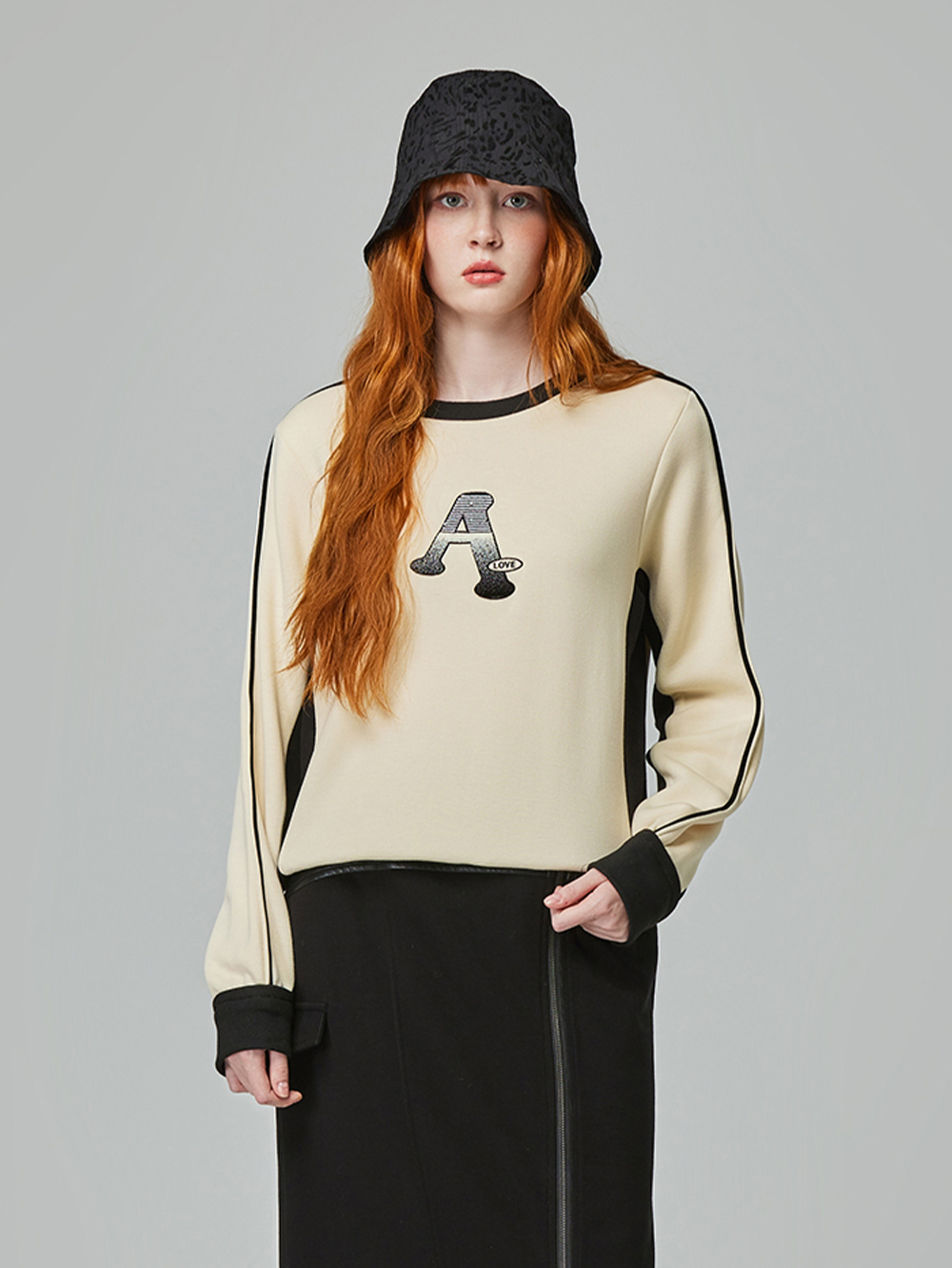 abito電繡字母拼接上衣