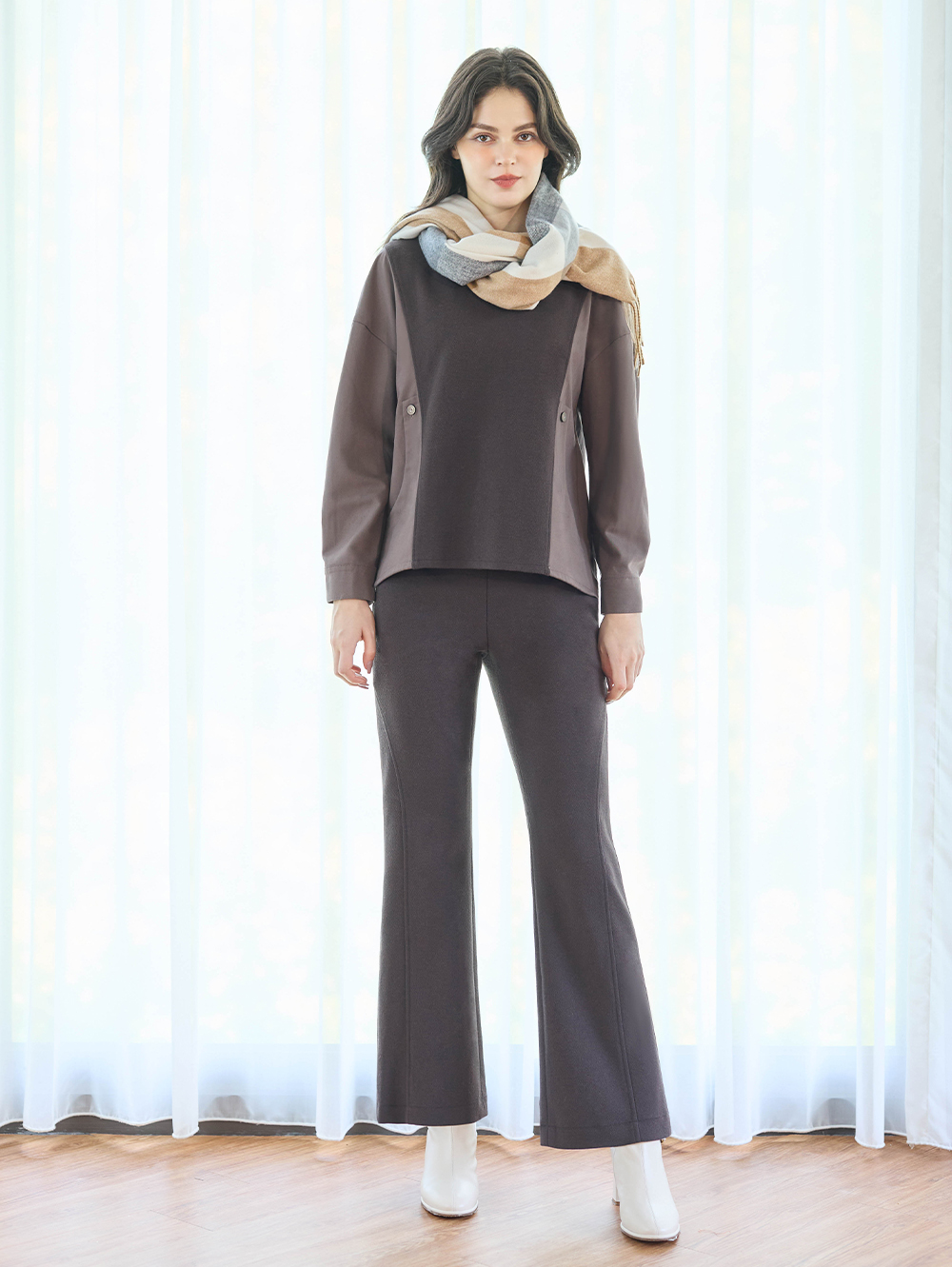 JOAN弧形剪接彈性喇叭褲