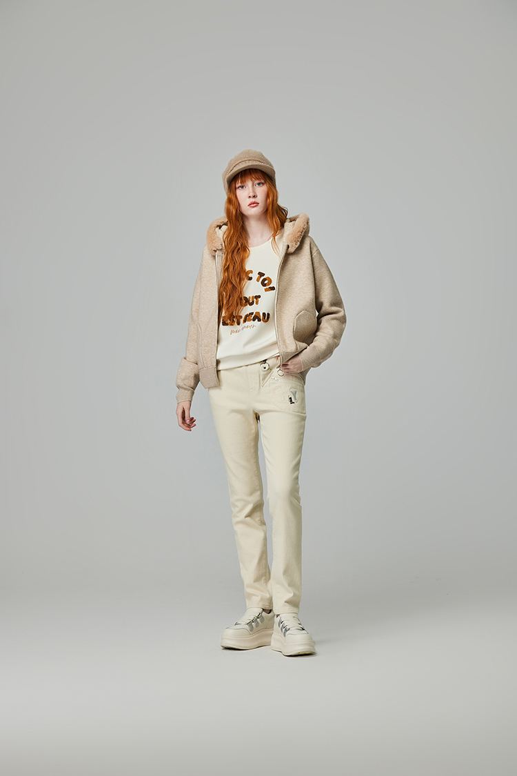 abito可愛立體字樣上衣