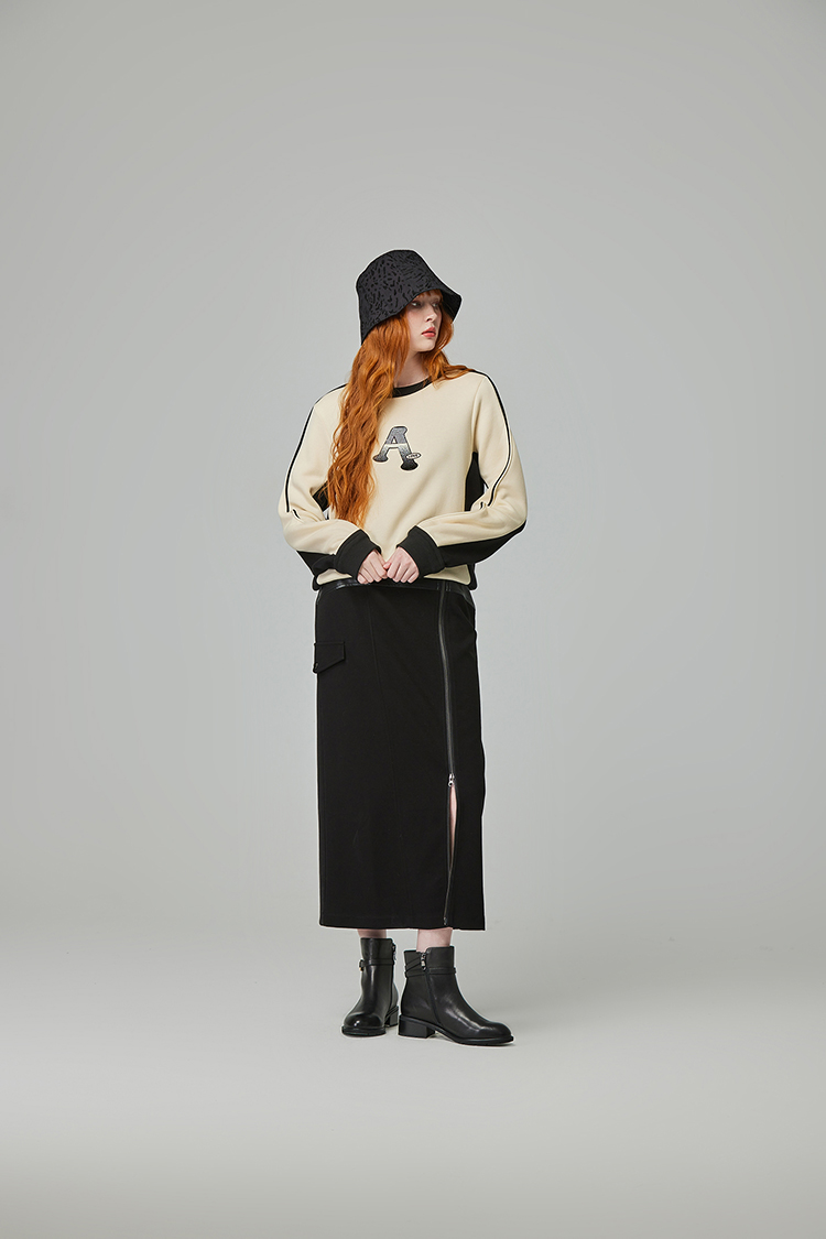 abito電繡字母拼接上衣