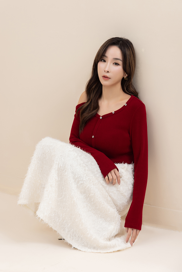 CHANG YU x abito質感挖肩V領上衣