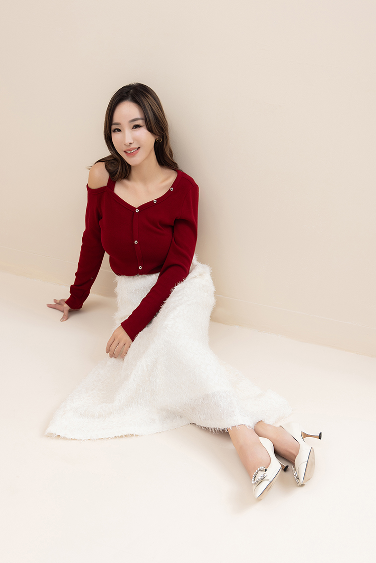 CHANG YU x abito質感挖肩V領上衣