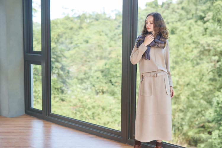 JOAN柔霧麂皮觸感拼接上衣