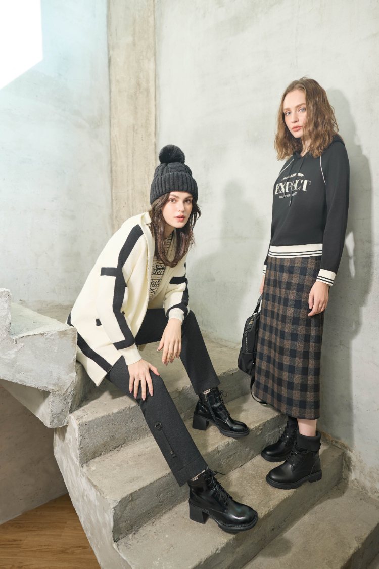 JOAN中長版拼色連帽針織外套