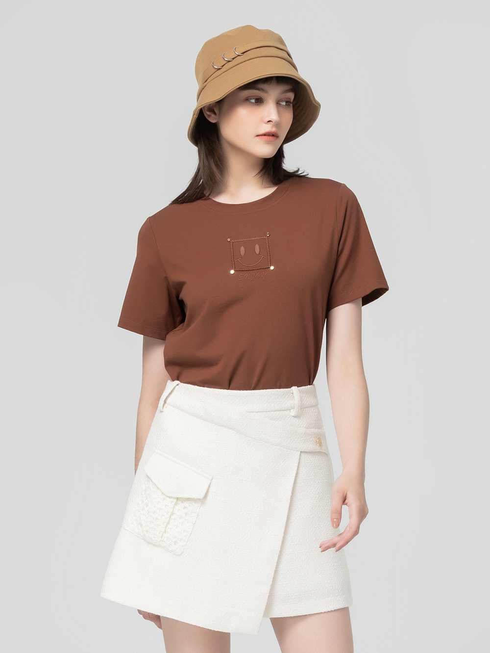 abito精緻微笑刺繡小圖上衣