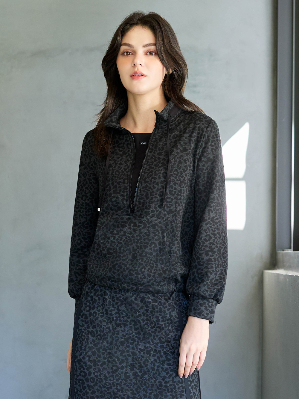 JOAN霧面豹紋磨毛上衣