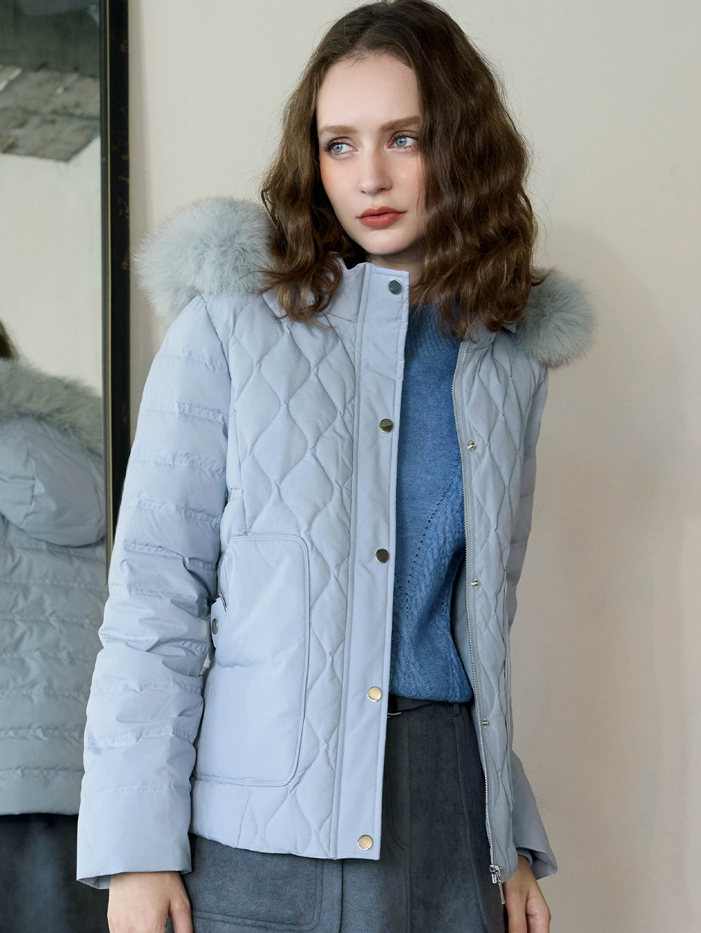 JOAN細緻麻花V輪廓設計針織衫