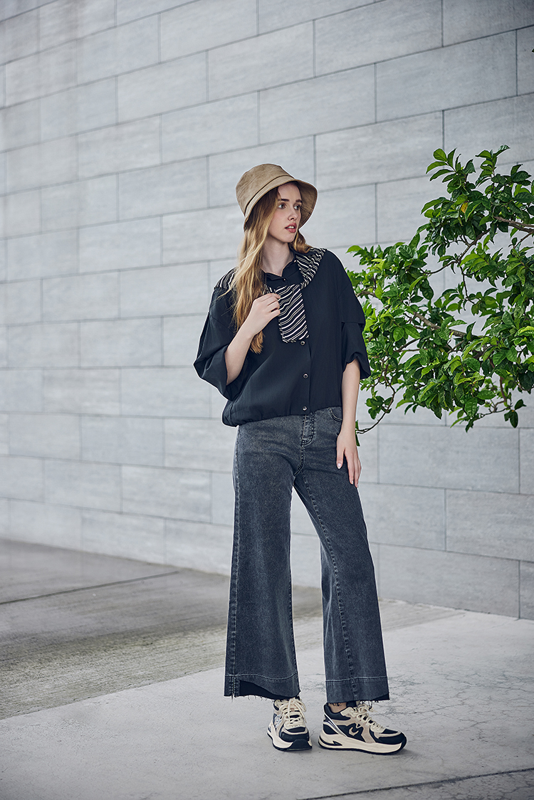 abito修長不收邊牛仔寬褲