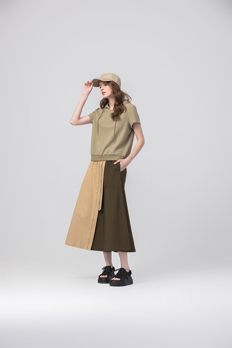 abito休閒連帽鋼印上衣