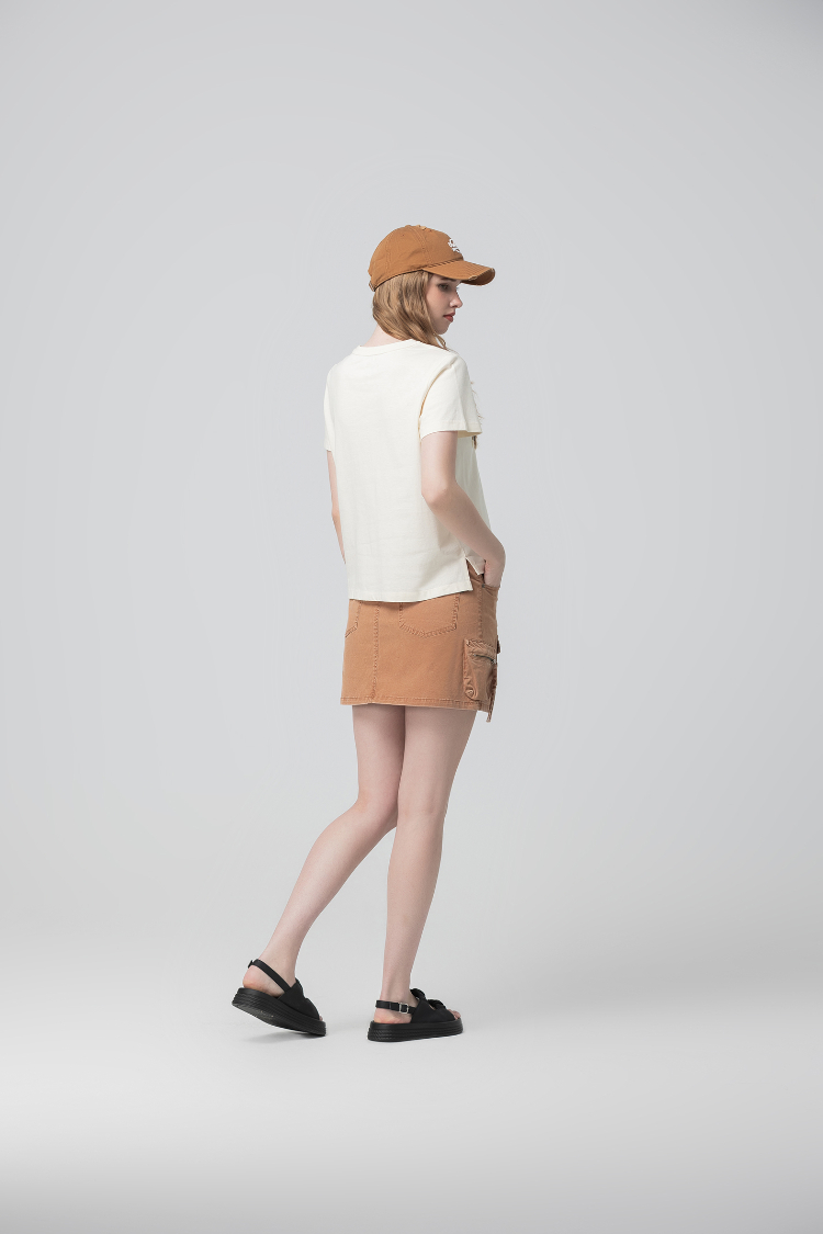 ABITO繽紛立體刺繡字母上衣