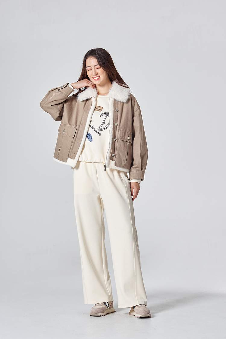 DITA運動風休閒貼布繡大學T