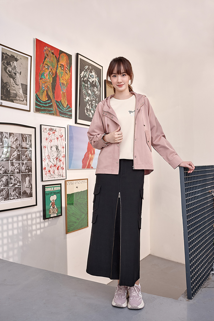 DITA拉克蘭袖剪接造型風衣