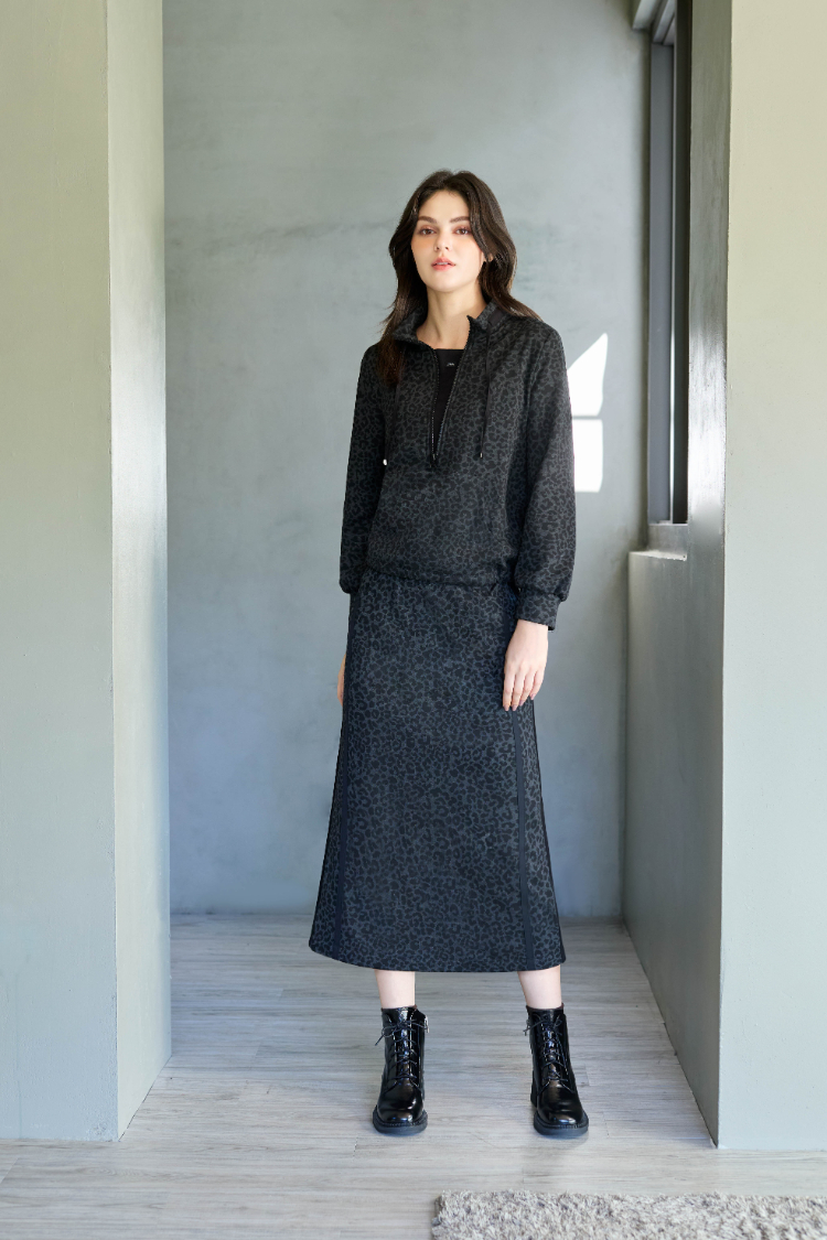 JOAN霧面豹紋磨毛上衣